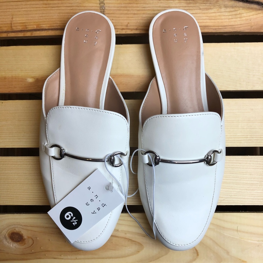 WHITE SLIP ON MULE  - SIZE 6.5